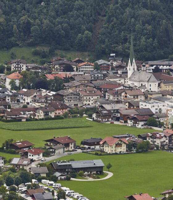 traditional-village-of-hainzenberg-tirol-region-austria-centr